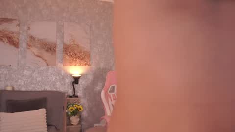 Snapshot of sarahpreston1 chatting on June 19, 3:38 pm Sarah online show from June 19, 3:38 pm