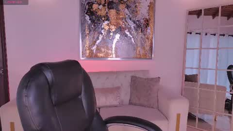 Snapshot of sarahrhodes_ chatting on July 2, 12:00 pm Sarah Rhodes online show from July 2, 12:00 pm