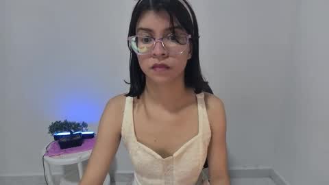 Snapshot of sarahsmitt chatting on October 10, 7:02 pm Sarah online show from October 10, 7:02 pm