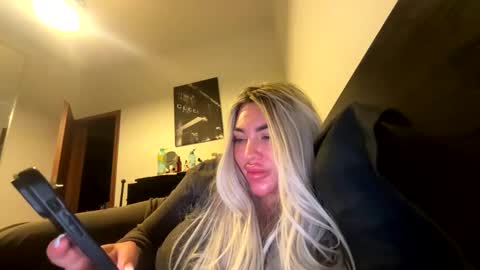 Snapshot of sarahstone_ chatting on February 13, 11:01 pm Sarah online show from February 13, 11:01 pm