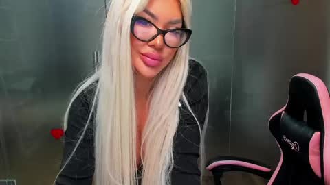 Snapshot of sarahstone_ chatting on May 28, 6:54 am Sarah online show from May 28, 6:54 am