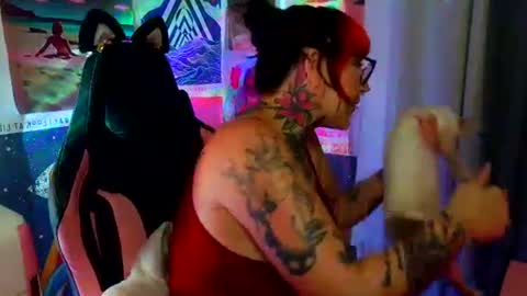 Sarah T online show from October 19, 7:20 am