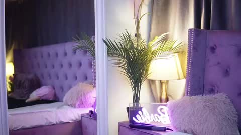 Snapshot of saraiangel chatting on May 19, 1:56 am Sarai online show from May 19, 1:56 am