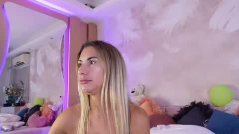 Snapshot of sarajennyfer chatting on June 29, 4:30 am Jenny online show from June 29, 4:30 am