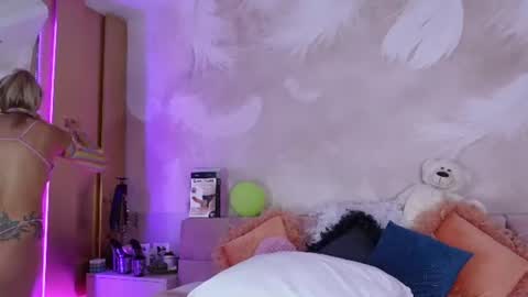 Snapshot of sarajennyfer chatting on July 2, 3:56 am Jenny online show from July 2, 3:56 am