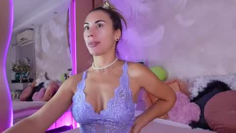 Snapshot of sarajennyfer chatting on July 3, 3:57 am Jenny online show from July 3, 3:57 am