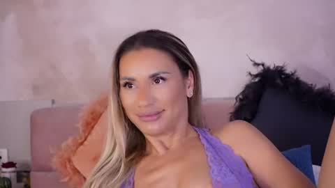 Snapshot of sarajennyfer chatting on July 24, 4:54 am Jenny online show from July 24, 4:54 am