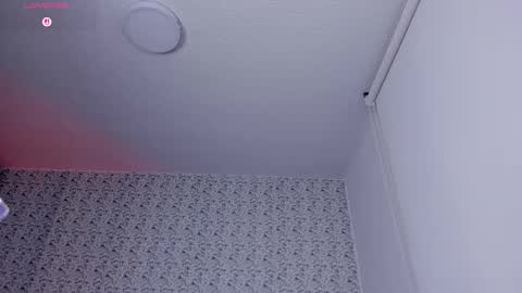 Sara jones   online show from December 17, 1:17 pm