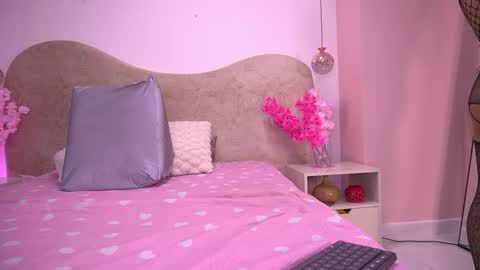 Sara  online show from February 23, 11:51 am