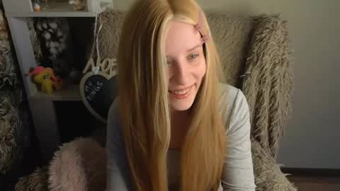 Snapshot of sarakaell chatting on May 26, 1:56 am Sara online show from May 26, 1:56 am