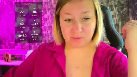 Snapshot of sarakatherin chatting on June 17, 5:21 am Sara online show from June 17, 5:21 am