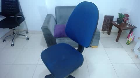 Saraloves online show from December 5, 10:57 am