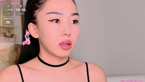 Mia online show from October 30, 9:11 am