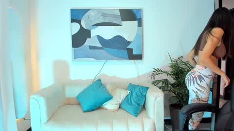 I am Sara  online show from December 6, 6:28 pm