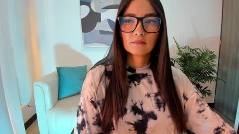 I am Sara  online show from December 9, 1:34 pm