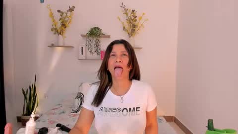 sararamirez43 online show from December 4, 12:20 am