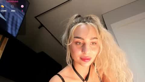 Snapshot of sarashineee chatting on November 24, 9:25 pm Sara online show from November 24, 9:25 pm