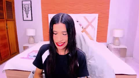 Snapshot of sarasofia44 chatting on June 18, 8:46 pm Sara Sofia online show from June 18, 8:46 pm
