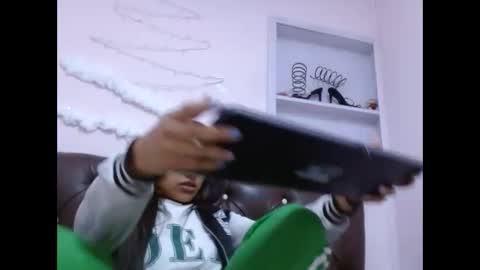 sarastonesx online show from December 2, 1:14 am
