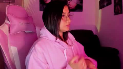 Snapshot of saratukkerr chatting on February 15, 7:51 am saratukkerr online show from February 15, 7:51 am