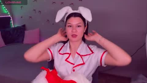 Snapshot of saravivid chatting on June 17, 5:32 am SaraVivid online show from June 17, 5:32 am