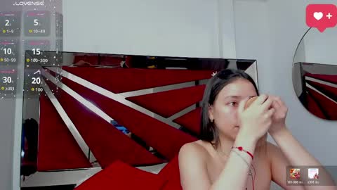 Snapshot of sarawagner_ chatting on May 12, 12:52 am online show from May 12, 12:52 am