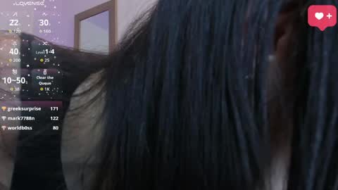 Snapshot of sarawagner_ chatting on May 26, 12:06 am online show from May 26, 12:06 am