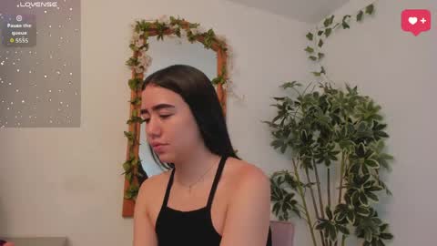 Snapshot of sarawagner_ chatting on May 28, 12:41 am online show from May 28, 12:41 am