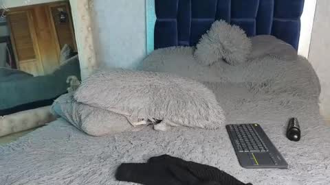 Sara W online show from January 1, 7:10 pm