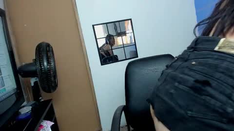Snapshot of saraymoorex_ chatting on December 21, 6:34 pm Saray online show from December 21, 6:34 pm