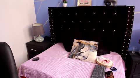 Snapshot of saraymoorex_ chatting on December 27, 6:20 pm Saray online show from December 27, 6:20 pm