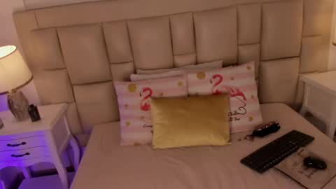 sarit_ online show from June 8, 7:58 pm