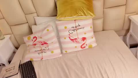 sarit_ online show from June 11, 12:32 am