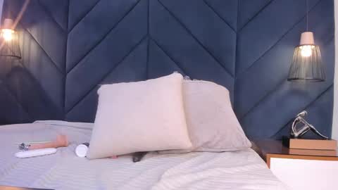 Sara  online show from January 4, 9:32 am