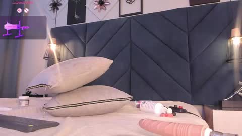 Sara  online show from March 9, 9:57 am