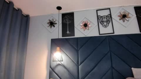 Sara  online show from April 1, 8:06 pm