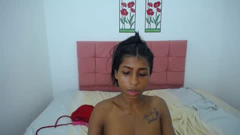Snapshot of sarita_hot77 chatting on December 28, 2:43 am sarita_hot77 online show from December 28, 2:43 am