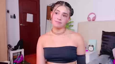 Sara online show from September 17, 9:05 pm
