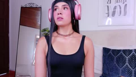 Snapshot of saritabratz chatting on October 11, 8:18 pm Sara online show from October 11, 8:18 pm