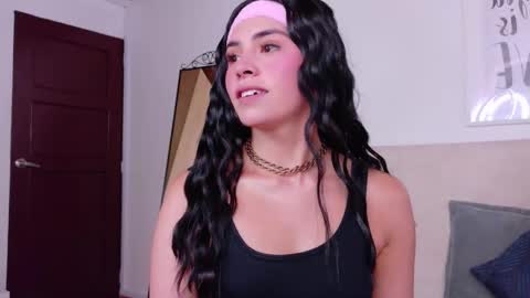 Snapshot of saritabratz chatting on November 18, 8:24 pm Sara online show from November 18, 8:24 pm