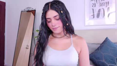 Snapshot of saritabratz chatting on November 19, 8:20 pm Sara online show from November 19, 8:20 pm