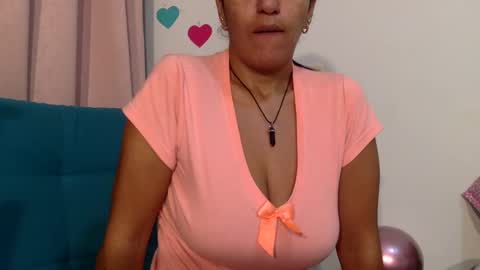 Snapshot of saritah_r chatting on December 27, 12:07 am saritha online show from December 27, 12:07 am