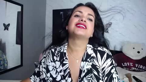 Sarita Tellez online show from November 26, 8:10 pm