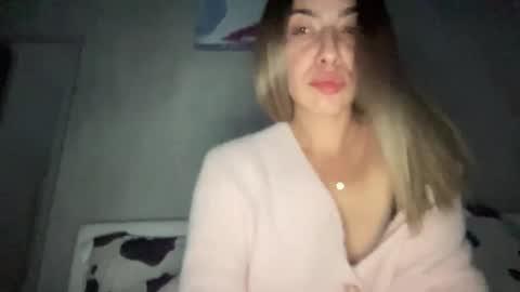 Sarrah online show from October 12, 8:52 pm