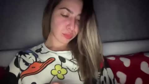 Sarrah online show from November 2, 9:39 pm