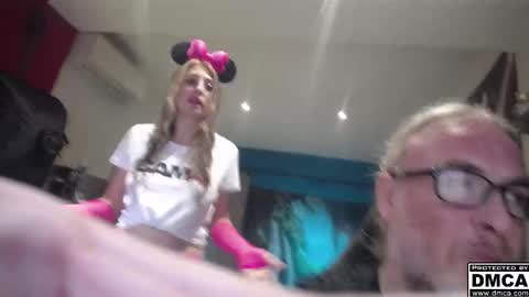 Giselle and Jay online show from November 8, 9:42 am