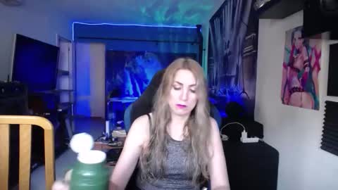 Giselle and Jay online show from November 20, 10:15 am