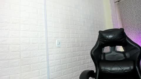 Snapshot of sary_littlesmiles chatting on April 9, 11:26 am Sary online show from April 9, 11:26 am