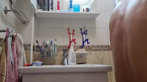 Snapshot of sasha999111 chatting on December 24, 2:01 pm Eldak23 online show from December 24, 2:01 pm