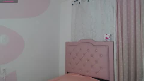 Snapshot of sasha_bigboobs_ chatting on April 22, 8:43 pm sasha_bigboobs_ online show from April 22, 8:43 pm